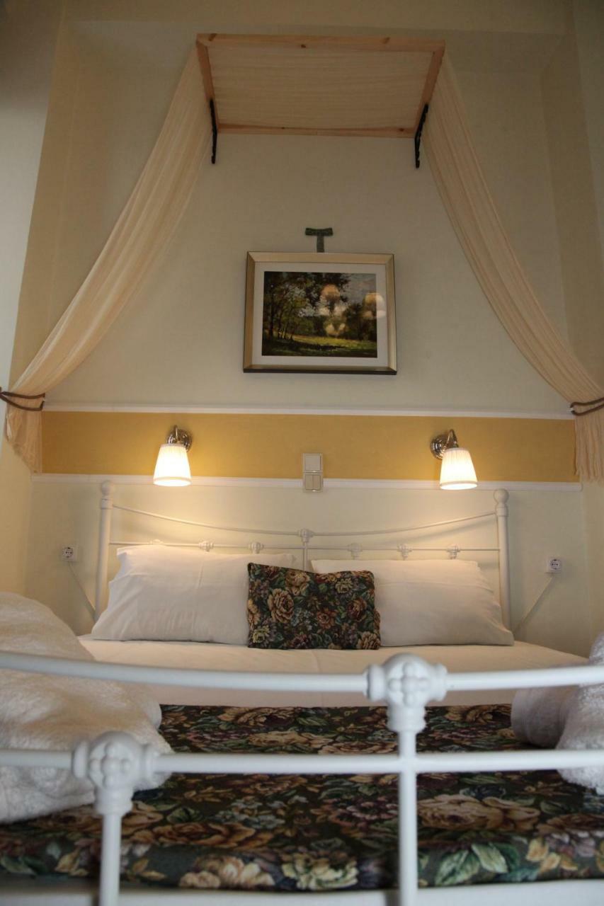 ארמופוליס Fiera Guesthouse מראה חיצוני תמונה